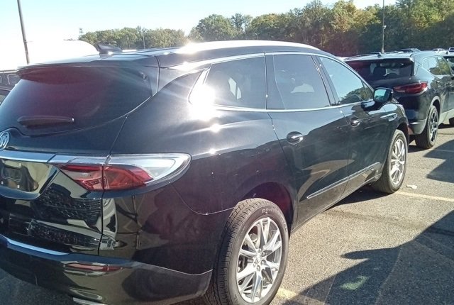 2024 Buick Enclave Essence photo 2