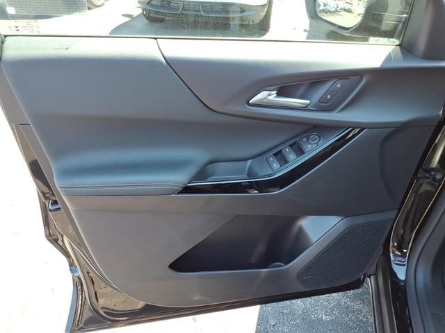 2027 Chevrolet Equinox LT - Photo 10