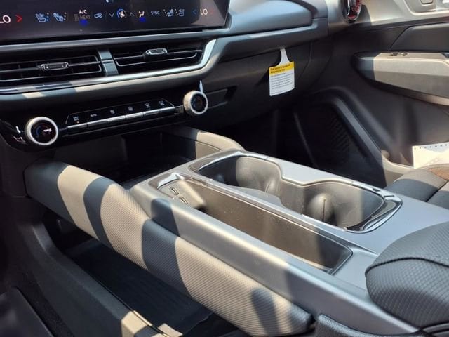 2025 Chevrolet Equinox EV RS - Photo 20