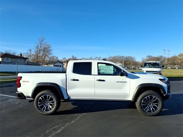 2026 Chevrolet Colorado Trail Boss photo 2