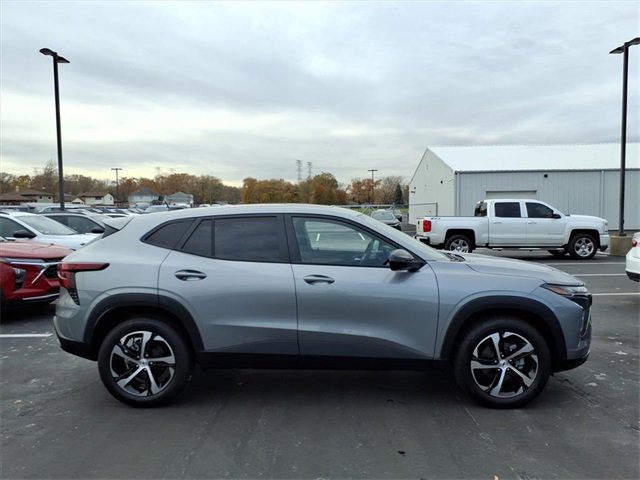 2026 Chevrolet Trax photo 2