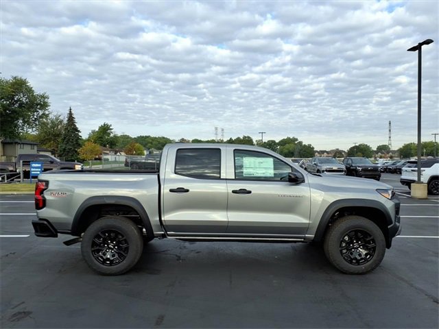 2026 Chevrolet Colorado Trail Boss photo 2