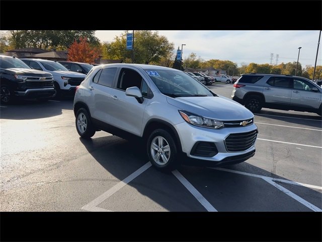 Used 2022 Chevrolet Trax LS with VIN KL7CJNSMXNB555814 for sale in Lansing, IL