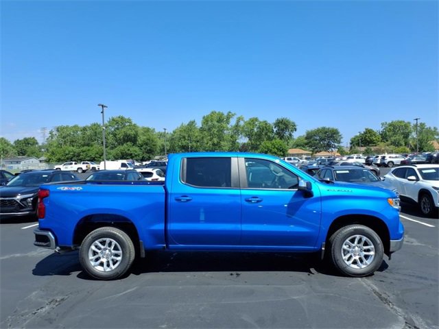 2026 Chevrolet Silverado 1500 LT photo 2