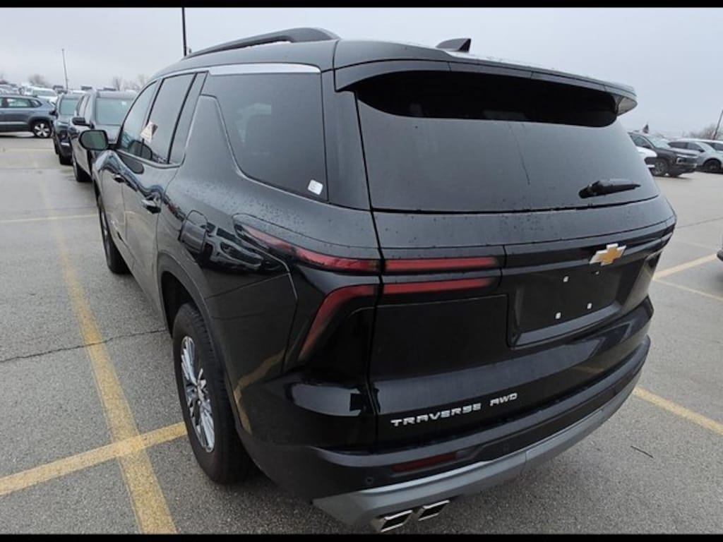 Used 2025 Chevrolet Traverse LT SUV