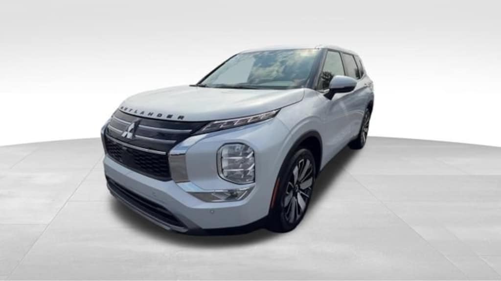 Used 2025 Mitsubishi Outlander SE SUV