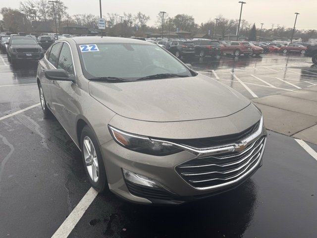 2022 Chevrolet Malibu LS photo 2
