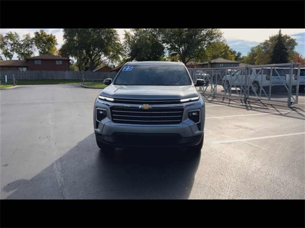 Used 2025 Chevrolet Traverse LT SUV