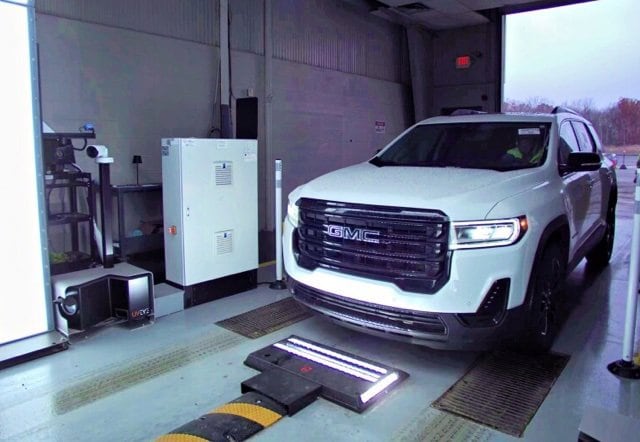 2023 GMC Acadia SLE's photo