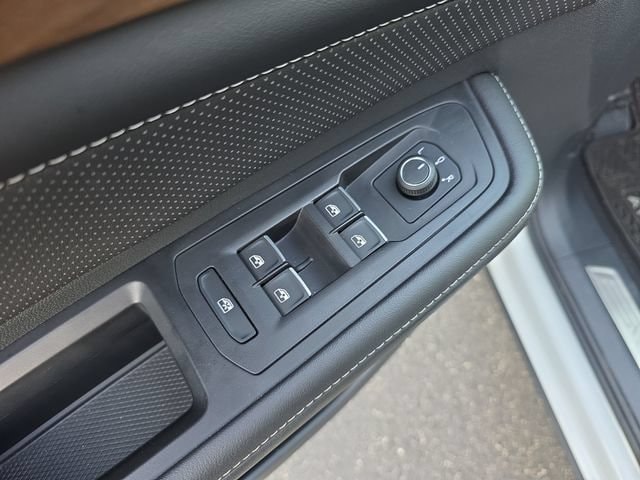 2024 Volkswagen Atlas SE w/Tech - Photo 13