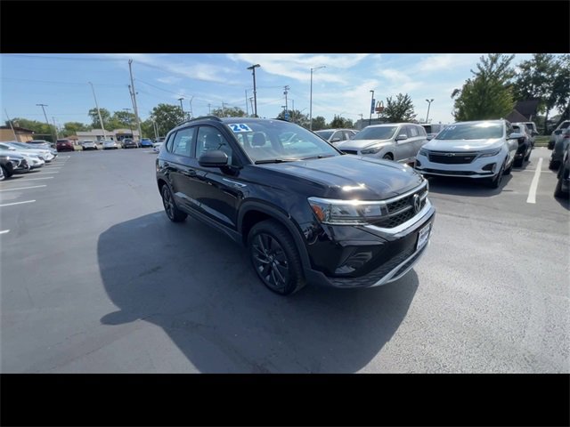 2024 Volkswagen Taos S photo 2