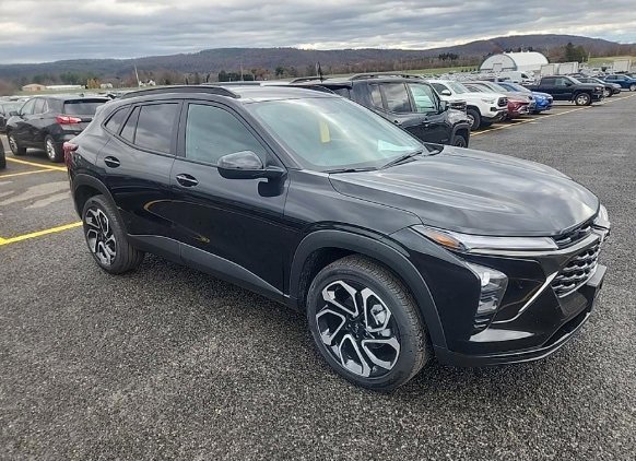 2024 Chevrolet Trax photo 2