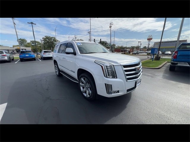 2019 Cadillac Escalade Luxury photo 2