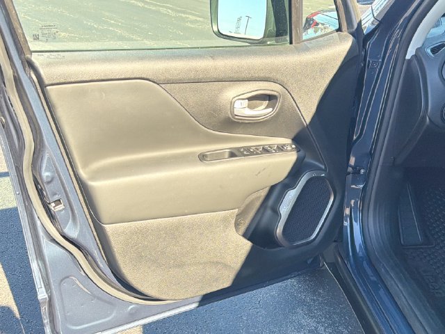 2023 Jeep Renegade Latitude - Photo 11