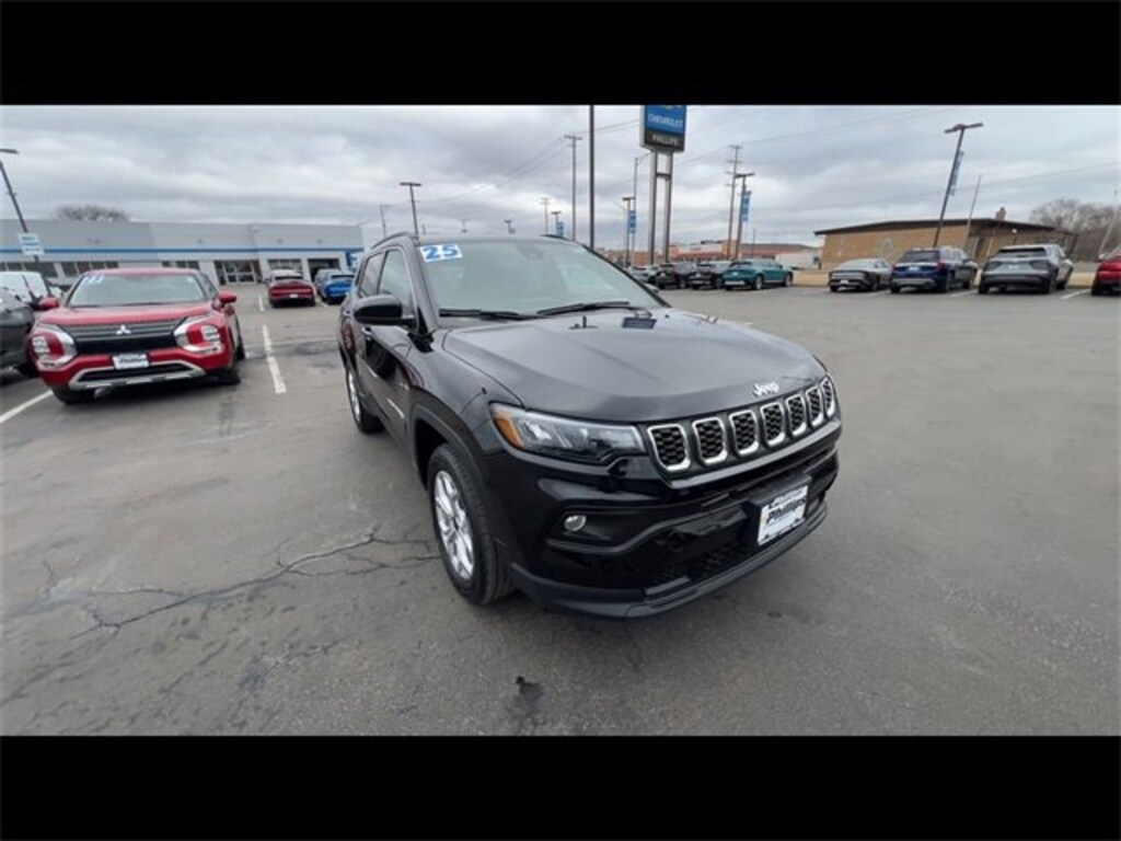 Used 2025 Jeep Compass Latitude 4x4 SUV