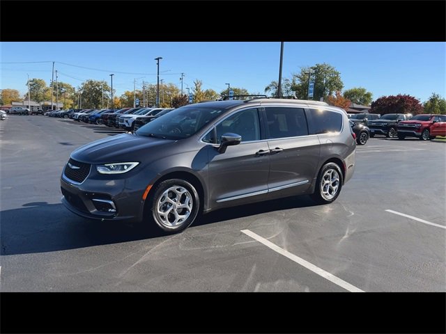 2022 Chrysler Pacifica Limited photo 4
