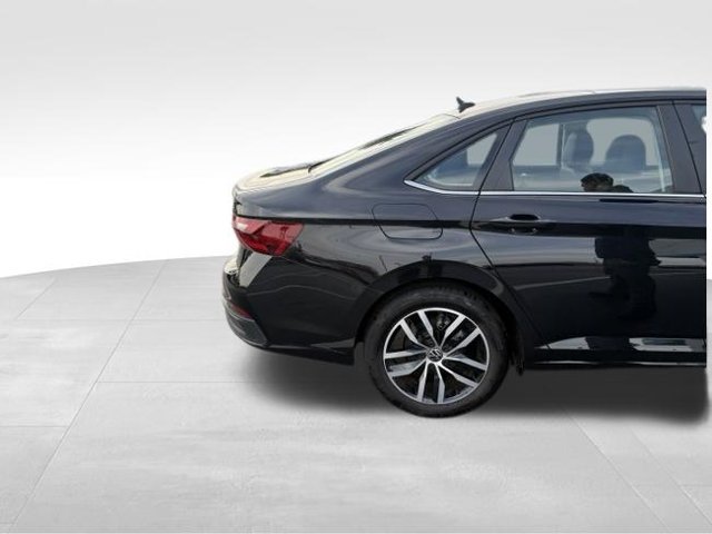 Used 2025 Volkswagen Jetta SE Sedan