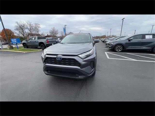 2022 Toyota RAV4 Hybrid XLE photo 2