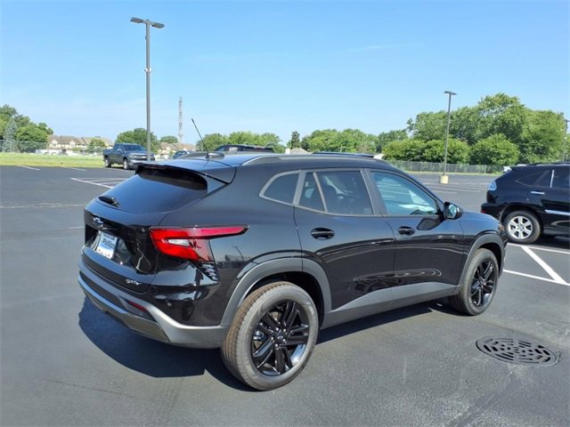2025 Chevrolet Trax ACTIV photo 2