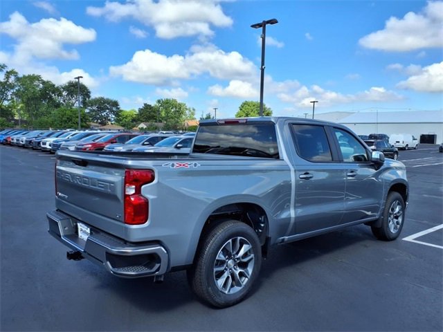 2025 Chevrolet Silverado 1500 LT photo 3