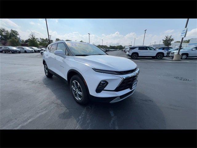 2023 Chevrolet Blazer 2LT photo 2