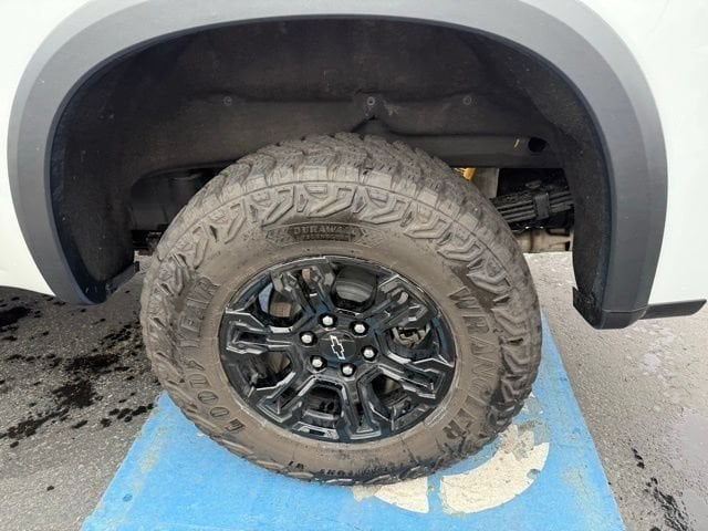 2026 Chevrolet Silverado 1500 ZR2 - Photo 10