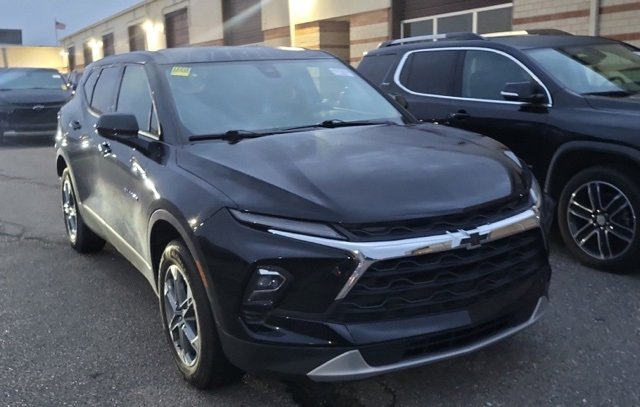2023 Chevrolet Blazer 2LT photo 2