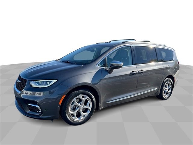 2022 Chrysler Pacifica Limited's photo