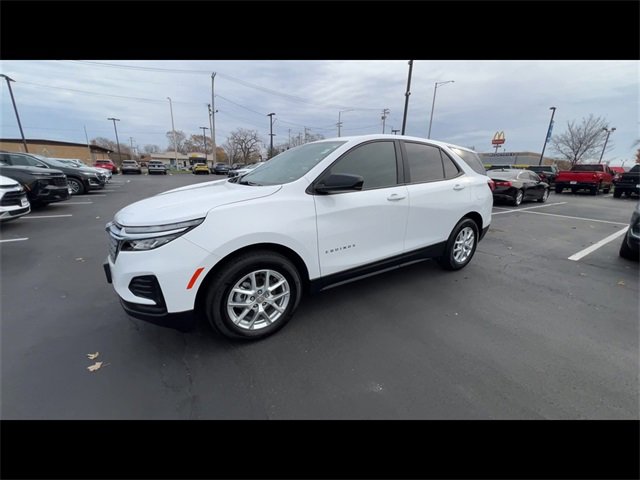 2024 Chevrolet Equinox LS photo 3