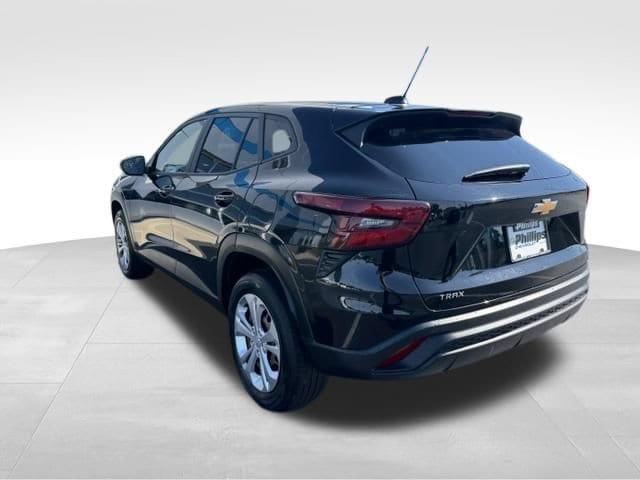 2024 Chevrolet Trax LS - Photo 10
