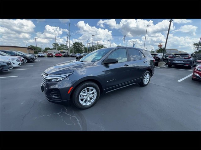 2022 Chevrolet Equinox LS photo 4