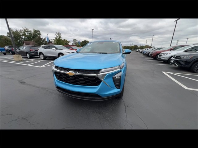 2025 Chevrolet Trax LS photo 3