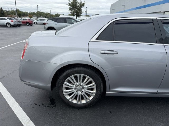 2014 Chrysler 300 photo 3