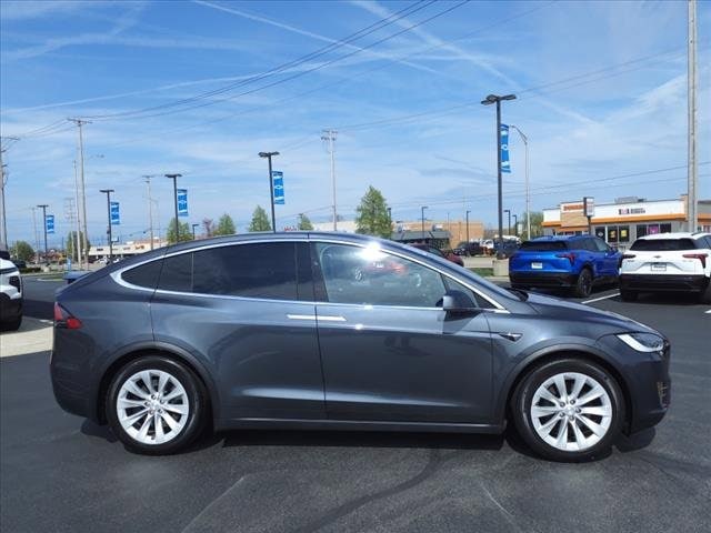 Used 2018 Tesla Model X 75D with VIN 5YJXCDE22JF121588 for sale in Lansing, IL
