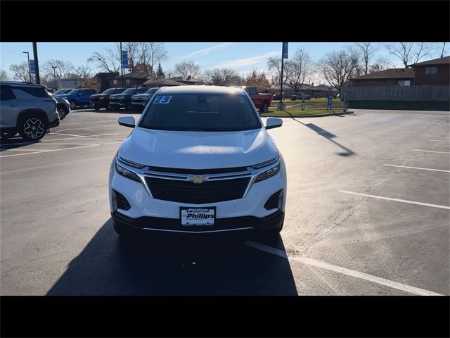 2023 Chevrolet Equinox LT photo 2