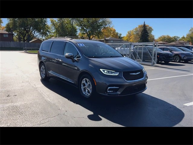 2022 Chrysler Pacifica Limited photo 2