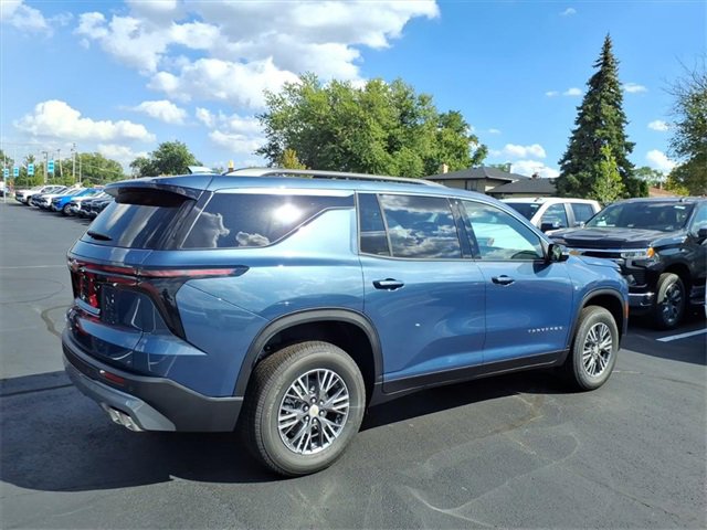 2026 Chevrolet Traverse photo 2
