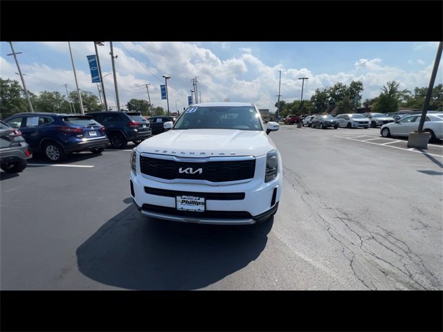 2022 Kia Telluride LX photo 3