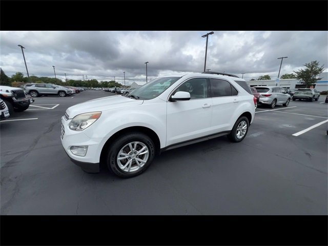2017 Chevrolet Equinox LT photo 3