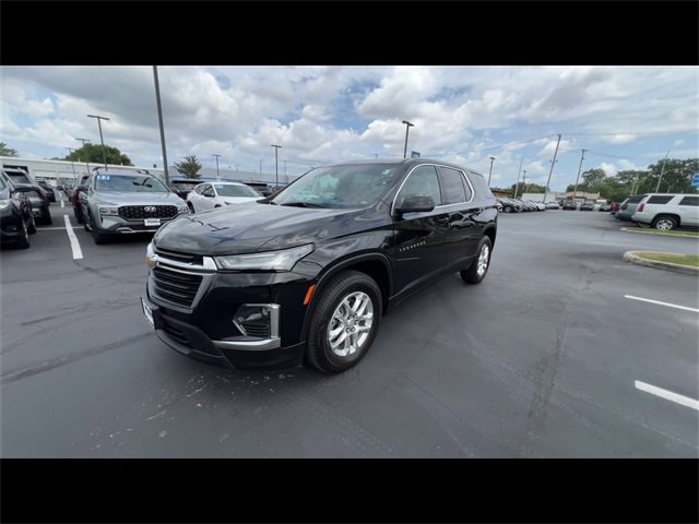 2023 Chevrolet Traverse LS photo 2