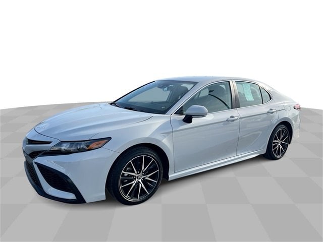 2024 Toyota Camry SE's photo