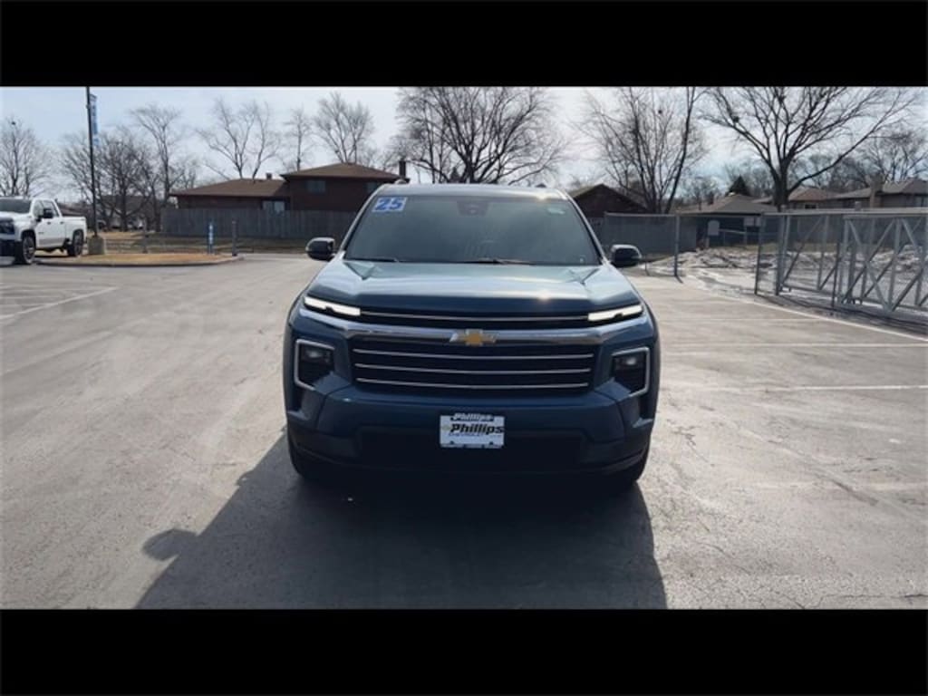 Used 2025 Chevrolet Traverse LT SUV