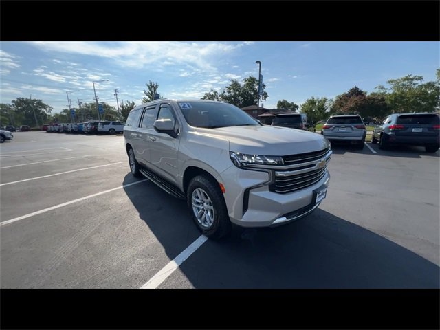 2021 Chevrolet Suburban LT photo 2