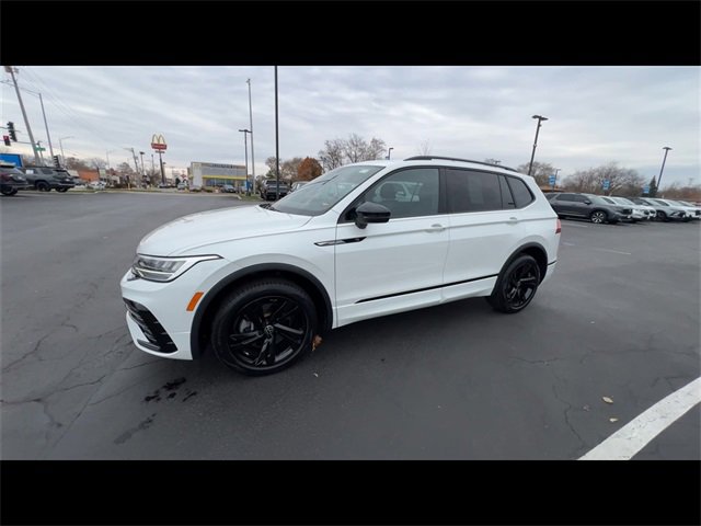 2023 Volkswagen Tiguan SE R-Line Black photo 3