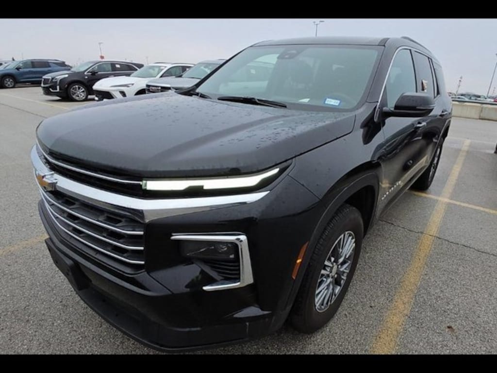 Used 2025 Chevrolet Traverse LT SUV