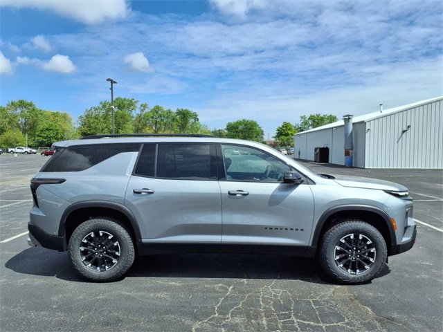 2025 Chevrolet Traverse Z71 photo 2