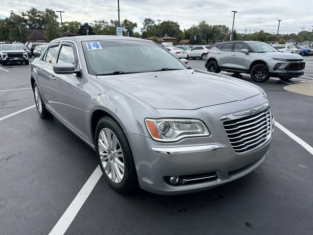 2014 Chrysler 300 photo 2