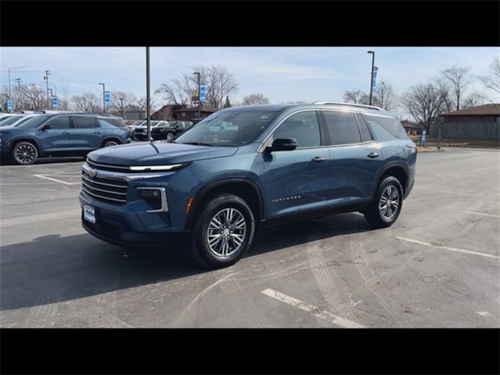 Used 2025 Chevrolet Traverse LT SUV