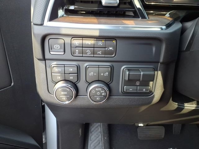 2026 Chevrolet Suburban High Country - Photo 13