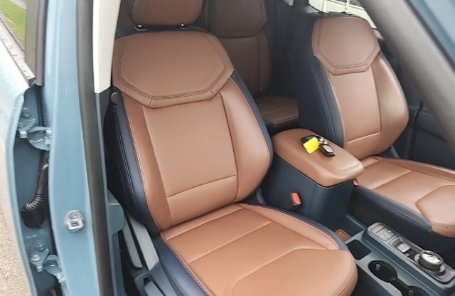 2023 Ford Maverick XL photo 2
